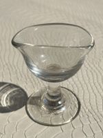 Kleines Augenbadeglas mit Fuss