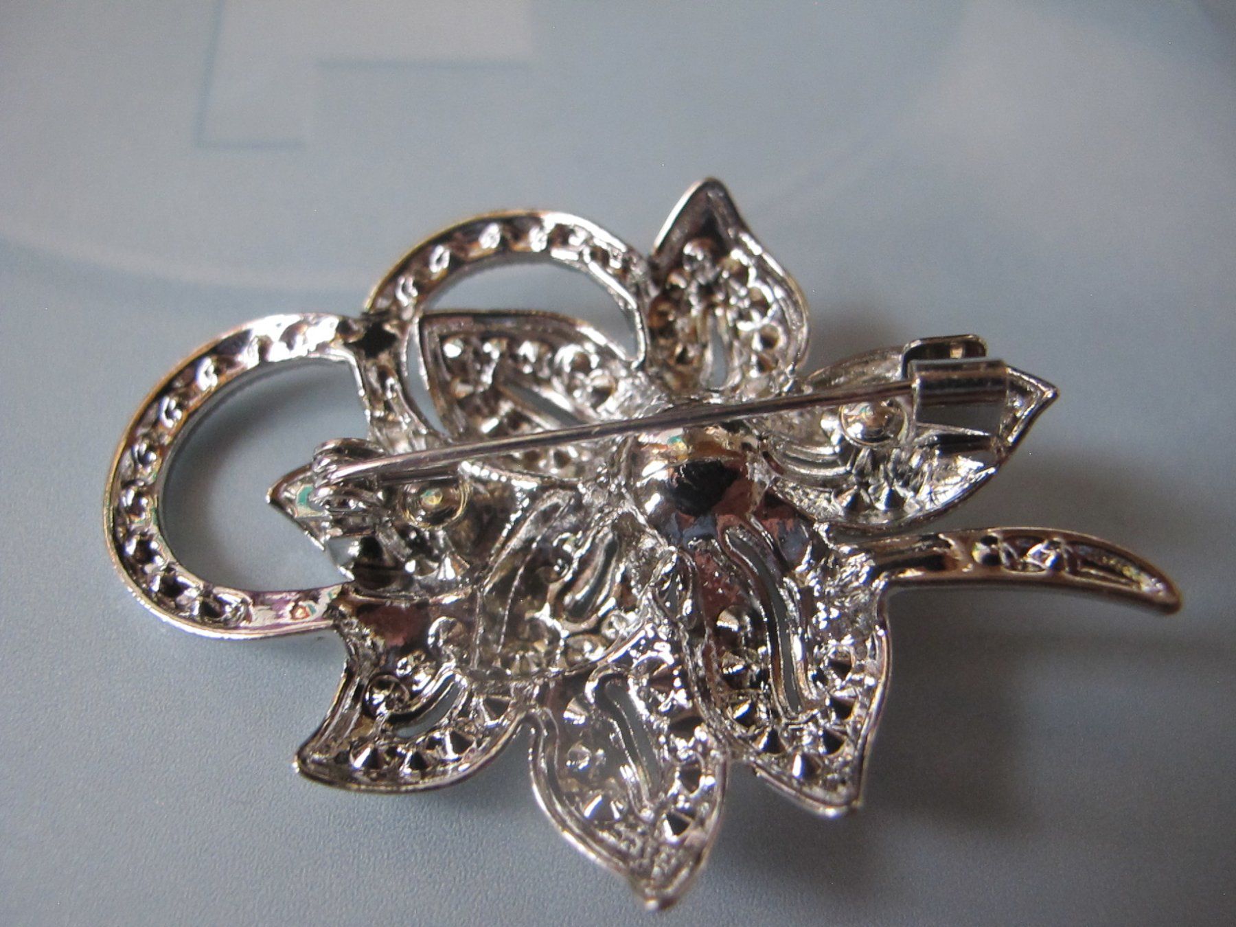 Broches & Aiguilles: Brosche mit Perle und Strass - Exklusiv! – Neuf (Voir description) à Löhningen par Chimae67 2