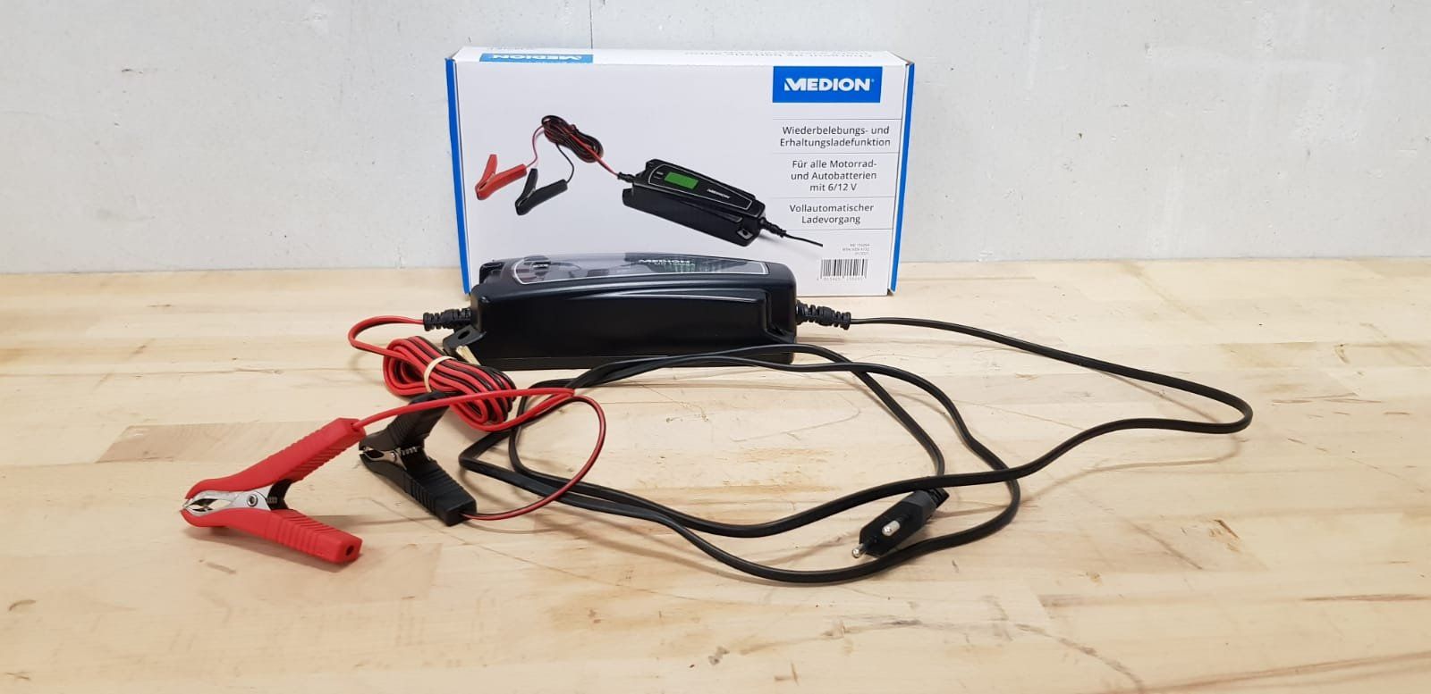 Ladegeräte: Batterie Ladegerät Auto und Motorrad (Oldtimer) – Gebraucht aus Unterägeri von Chartbreaker 4