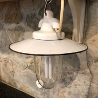 schöne, alte Stall-Lampe emailliert - gut erhalten mit Glas