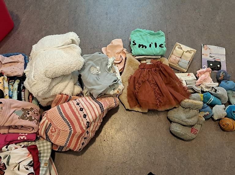 Lotti & Set di vestiti: Mädchenkleider von 68 bis 80 – Usato da Kloten venduto da manuelaschuler05 1