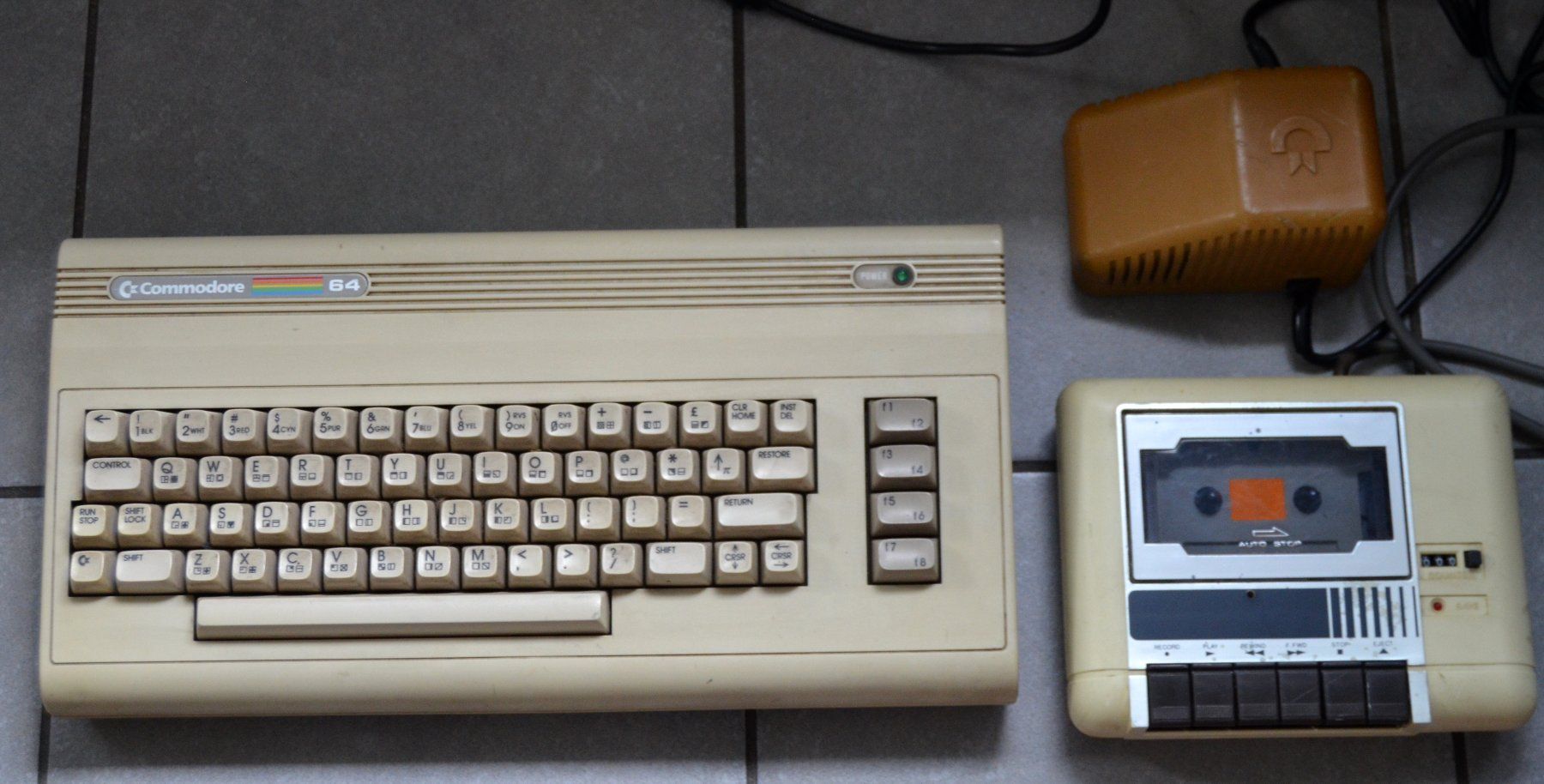 Commodore PC: 2 x Commodore C64 / C64G – Usato da Collonges venduto da arashee 3
