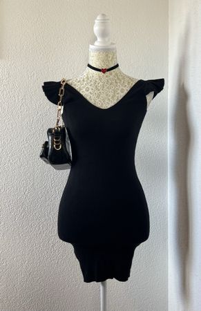 TW mini black dress w/ ruffles🖤