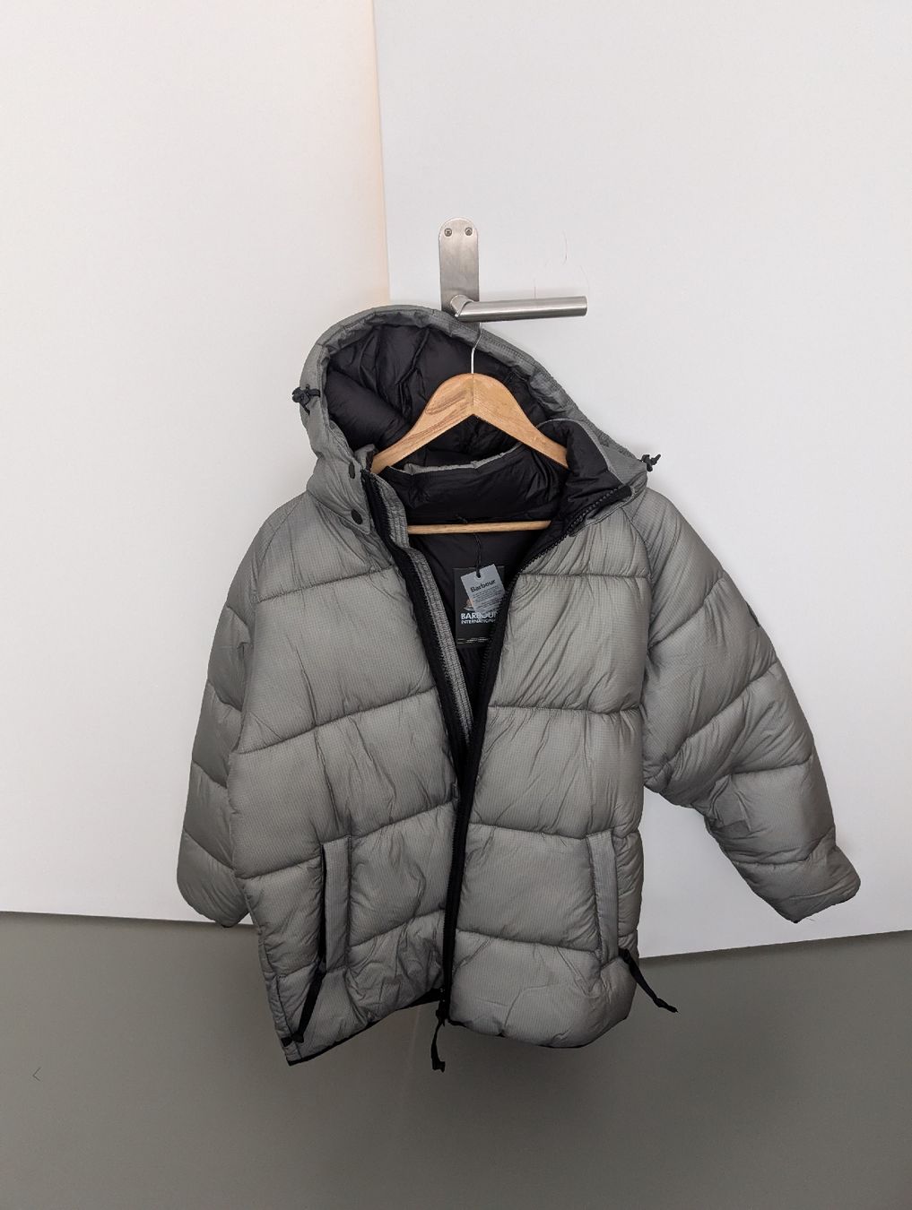 Barbour Giacche: Barbour Winterjacke Neu! – Nuovo e nell'imballaggio originale da Zürich venduto da izg_xc2z