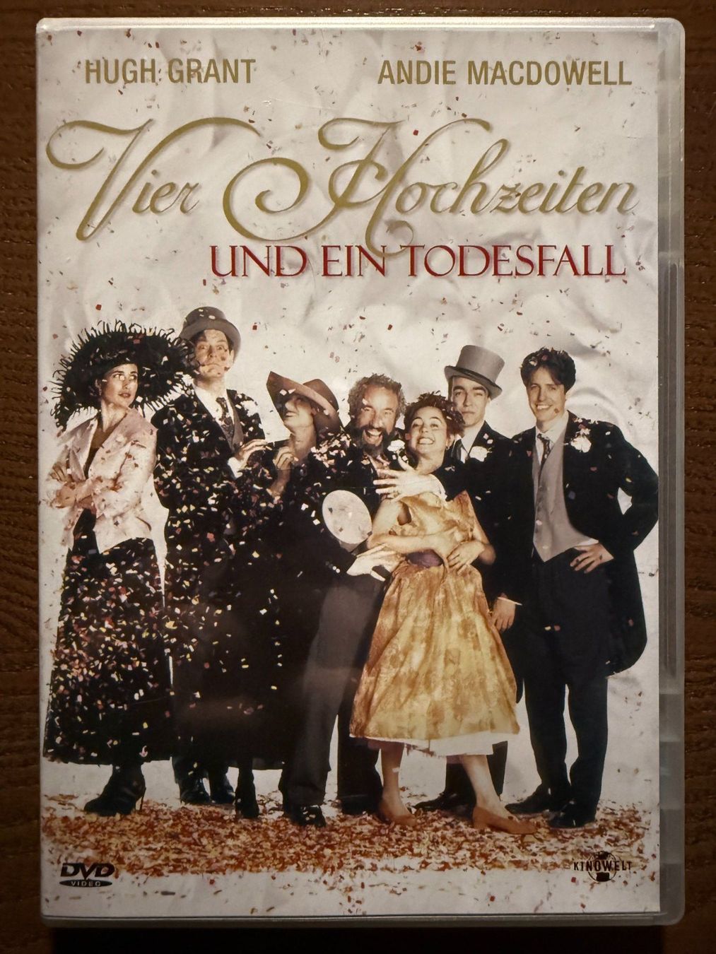 Tutti i DVDs: Vier Hochzeiten und ein Todesfall – Usato da Zürich venduto da FilmFreunde