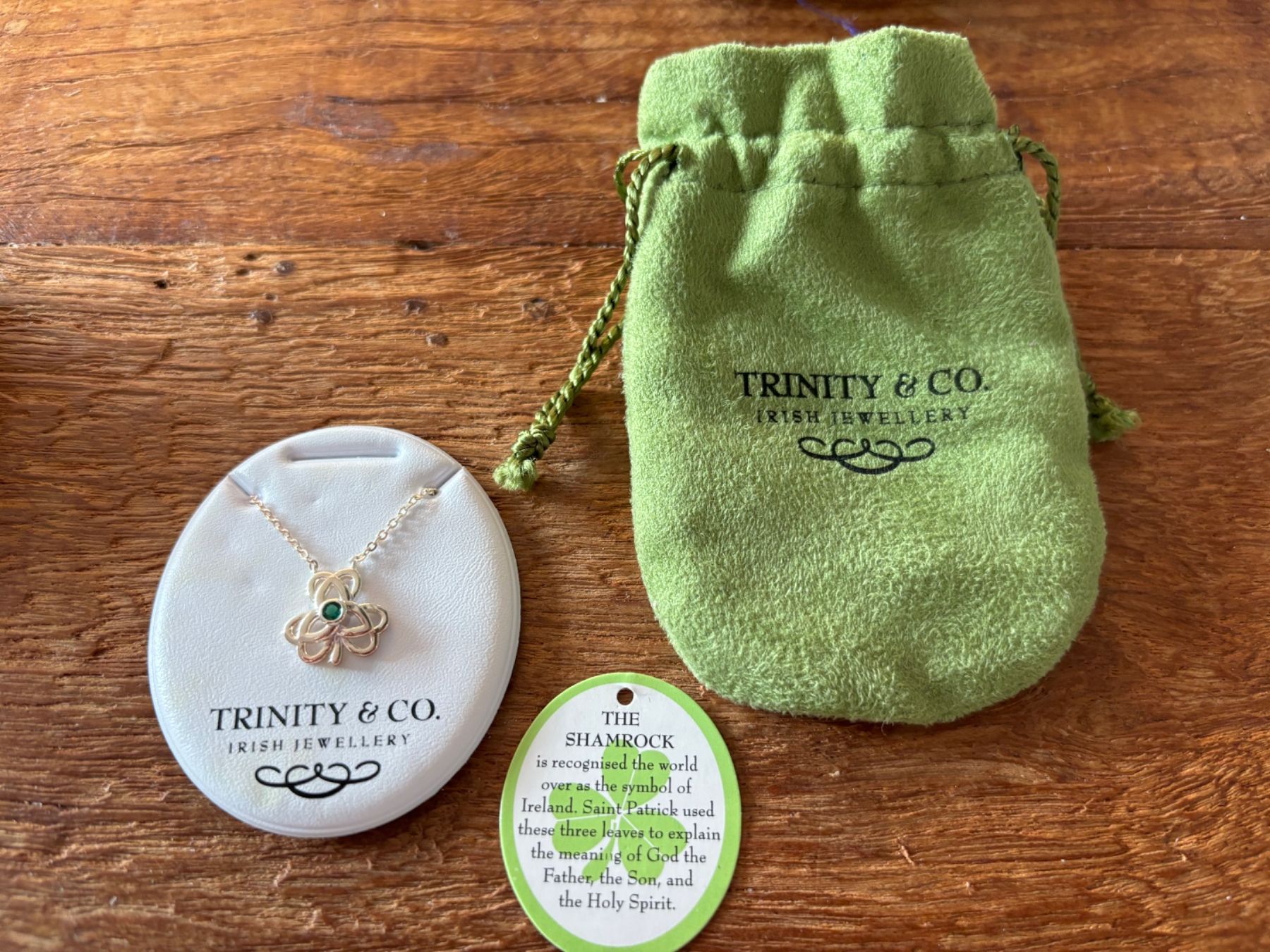Catenine: Trinity & Co. Shamrocks Kette mit Beutel NEU – Nuovo e nell'imballaggio originale da Stadel venduto da Chanel_5 1