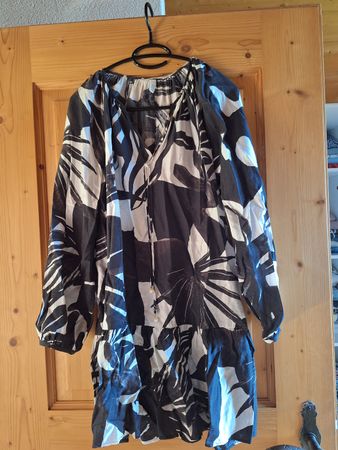 Kleid mit Muster Schwarz Weiss Grösse XS neuwertig