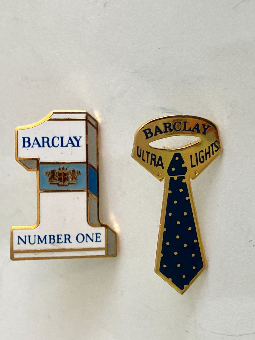 Placchette & Badge: 2 Pin Barclay – Usato da Basel venduto da djwwpp