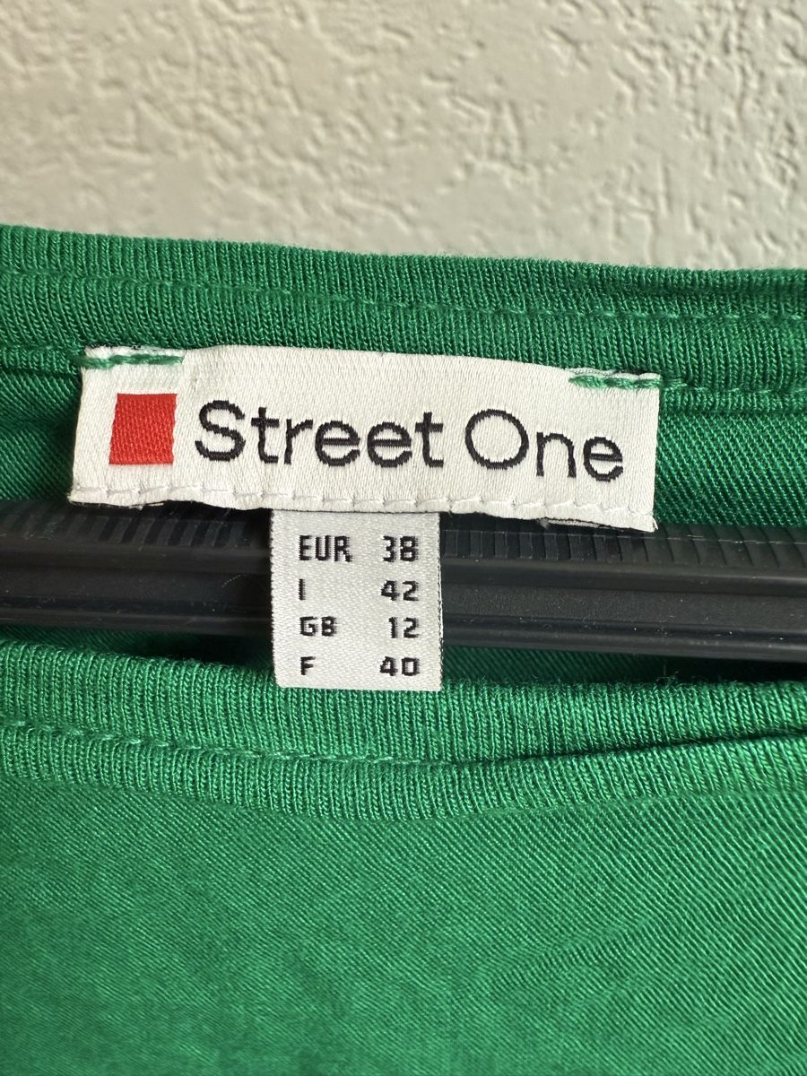 T-shirt: Pull léger/ t-shirt vert Street One, t.38/M – Usato da Tavannes venduto da Thriftshop 6