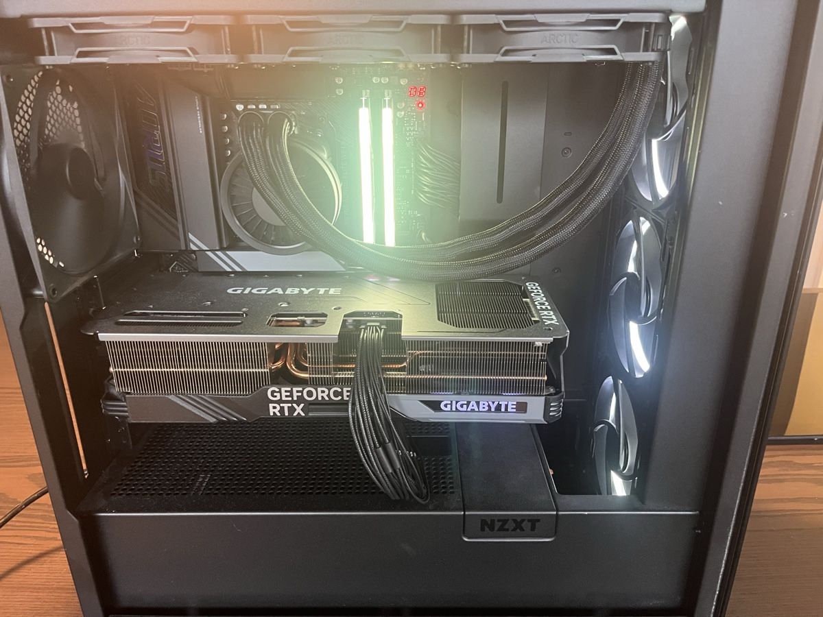Amd PC: Gaming PC - AMD - RYZEN 7 9800X3D - RTX 4080 OC – Usato da Winterthur venduto da L.Khan 2