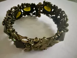 Stylischer Armreif