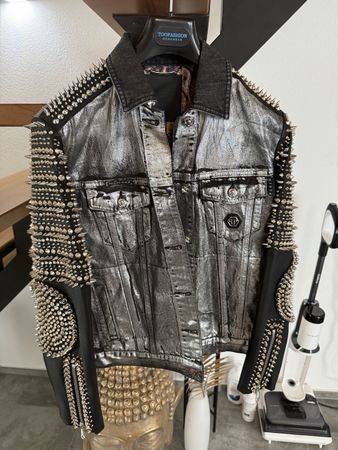 Giacca Philipp Plein borchiata - look unico e grintoso!