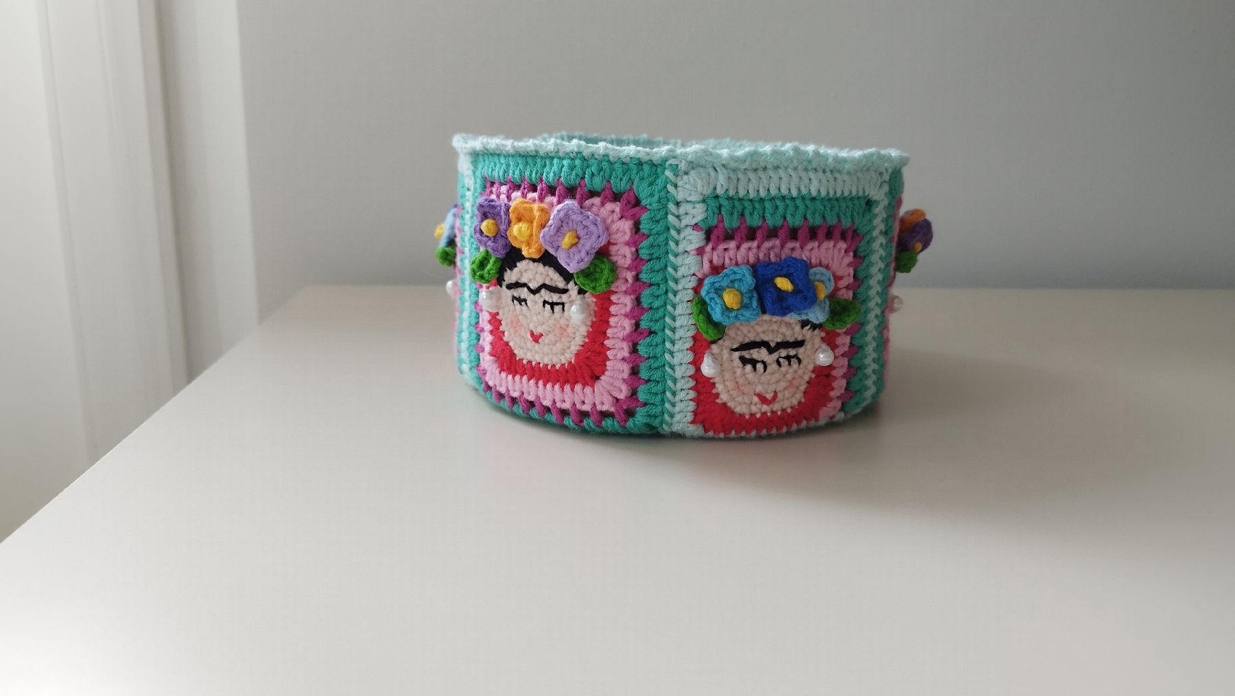 Tutte le decorazioni: Handmade Frida Kahlo Crochet Basket - Spring Decor – Nuovo e nell'imballaggio originale da Arnex-sur-Orbe venduto da can_97vn 3