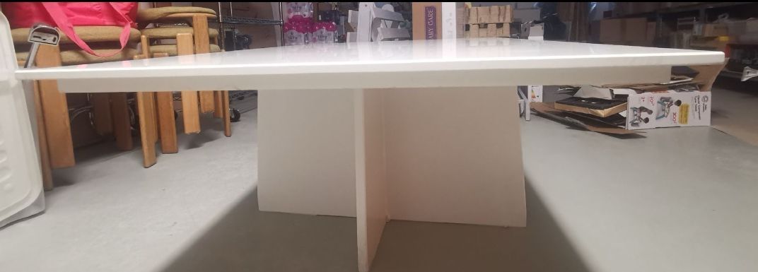 Tavoli: Wohnzimmer Tisch Kunststein Weiss – Usato da Wohlen AG venduto da niki31