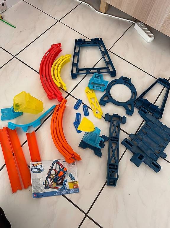 Piste: Hot Wheels Autorennbahn  – Usato da Diepoldsau venduto da mon_57yq