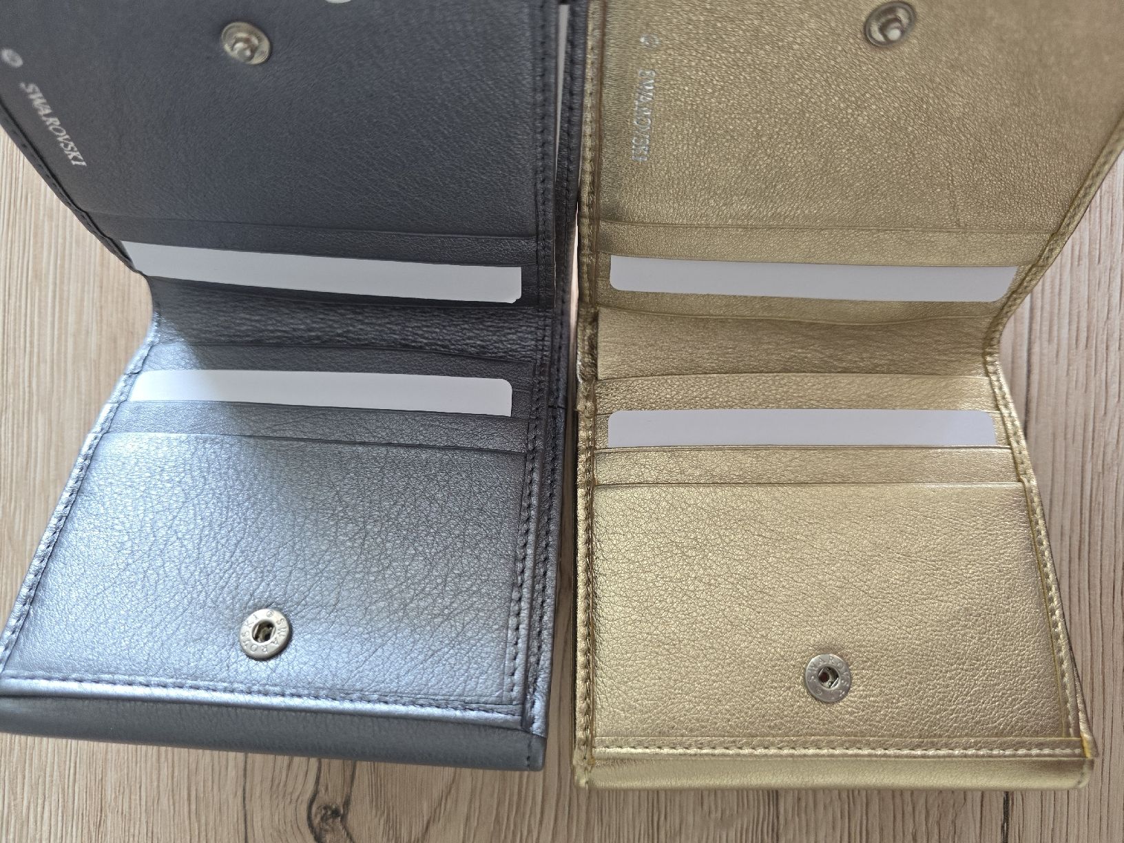 Portafogli: swarovski Geldbörsen Damen Leder Grau oder Gold 1 stk – Nuovo e nell'imballaggio originale da Niederhasli venduto da 8155irae 1