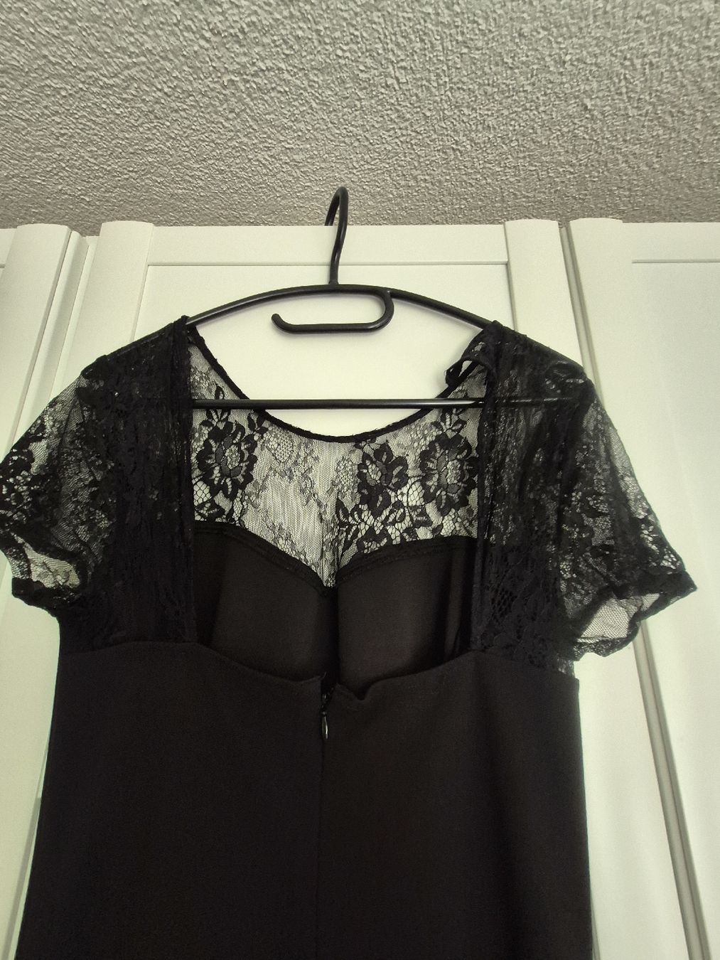 Guess Kleider: Guess Kleid schwarz Grösse M / 38 Spitzen-Einsätze – Neu (gemäss Beschreibung) aus Au ZH von fundgruebli