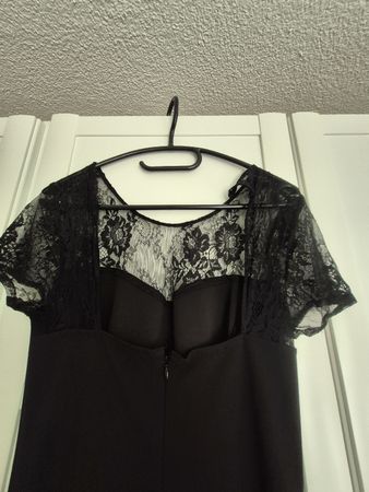 Guess Kleid schwarz Grösse M / 38 Spitzen-Einsätze