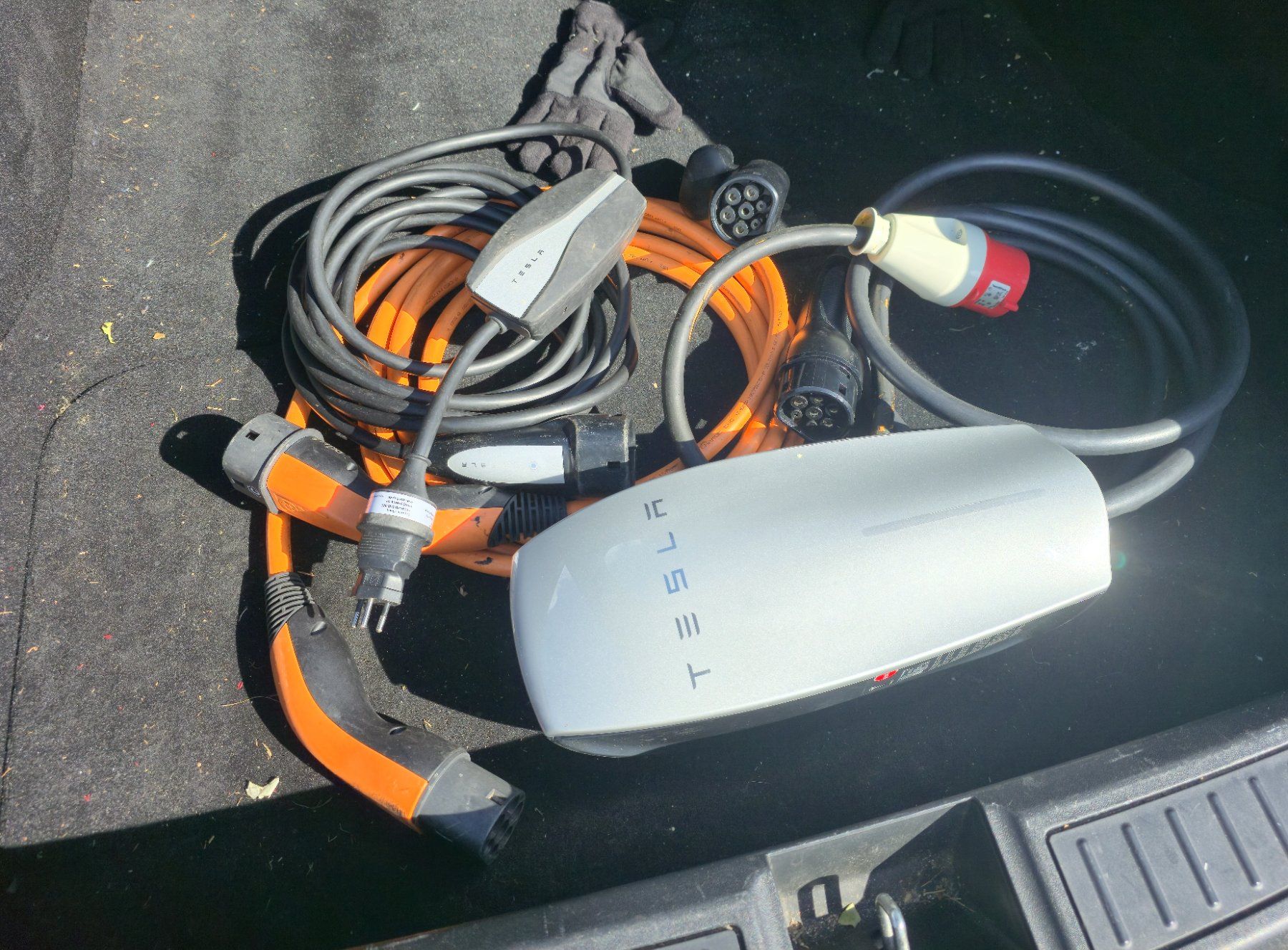 Tesla Automobili: Tesla Model S 85 - Battery Gut! – Usato da Stäfa venduto da pelleva 5