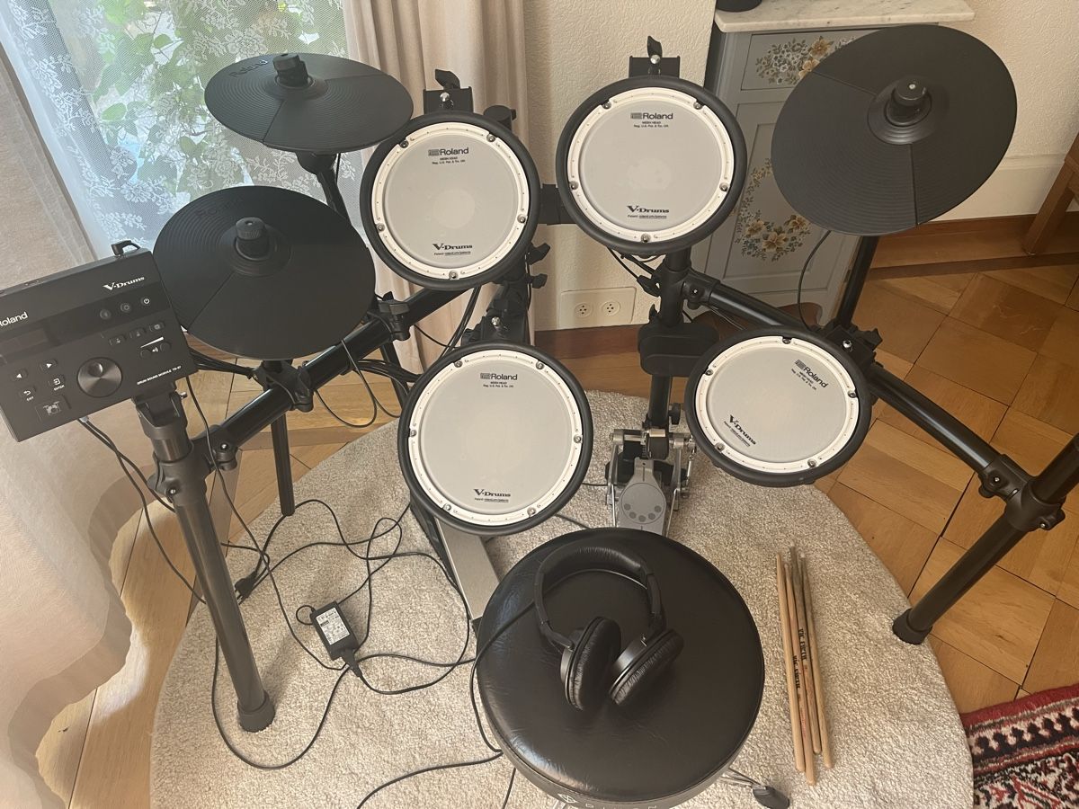 Roland Strumenti musicali: Roland E Drum Kit 07DMK  – Usato da Zürich venduto da Gutsli