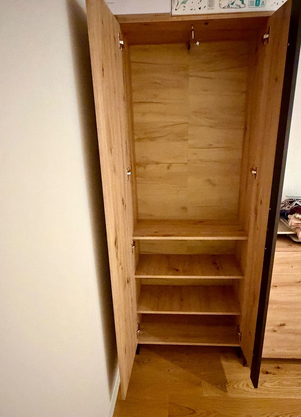 Armadi: Wooden Wardrobe / Storage Cabinet – Usato da Horgen venduto da pam_l6cc 2
