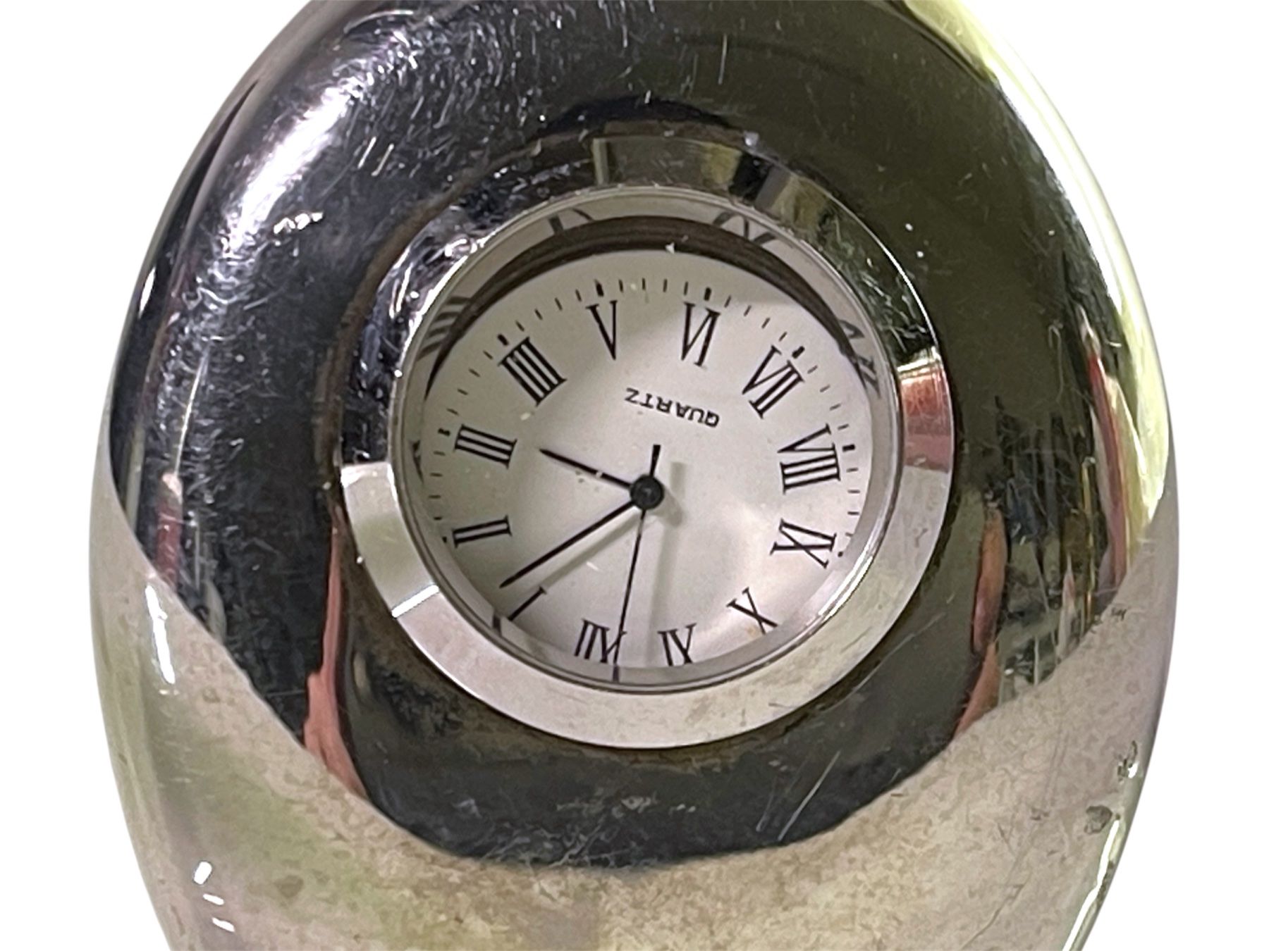 Orologi da terra & Orologi da parete: Quartz Tischuhr in Eiform silberfarben - Defekt – Usato da Luzern venduto da woti-shop 6