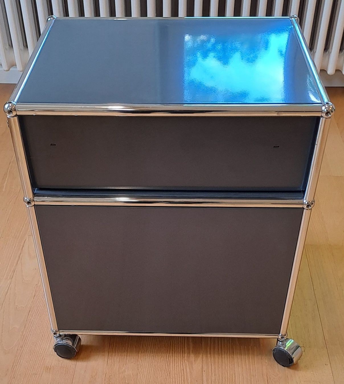 USM Cassettiere: Schöner USM Haller Rollcontainer in anthrazit – Usato da Winterthur venduto da altrade 5