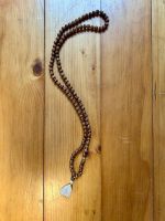 Warme Mala aus Holzperlen – mit Quaste