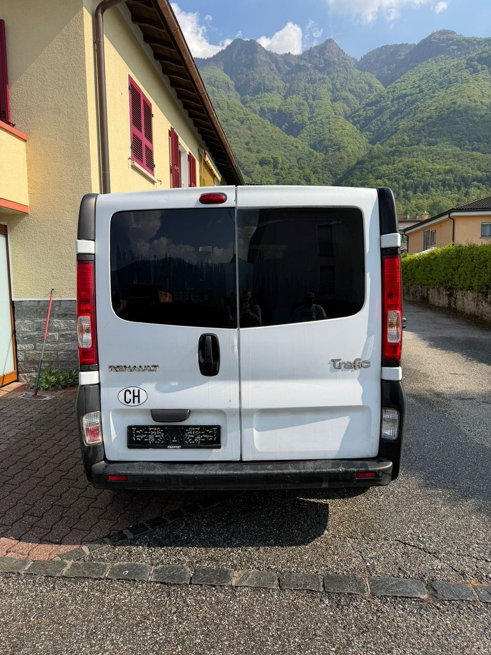 Renault Nutzfahrzeuge: Renault Trafic T29 – Gebraucht aus Bellinzona von AndreaMartinovic 1