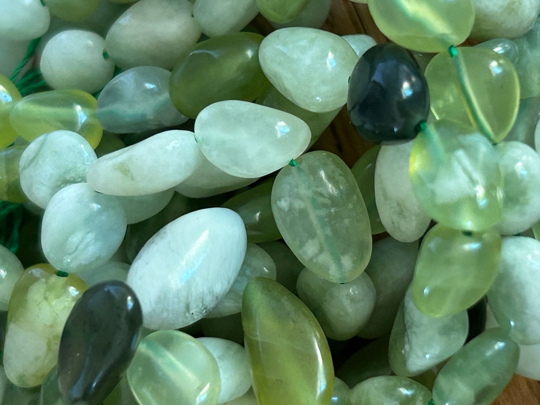 Pietre preziose: Strang echte Serpentin Jade Nuggets 6-8 mm – Nuovo e nell'imballaggio originale da Niederrohrdorf venduto da Ytobi 2