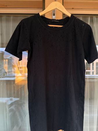 Balmain T-Shirt schwarz mit Loch-Optik gebraucht