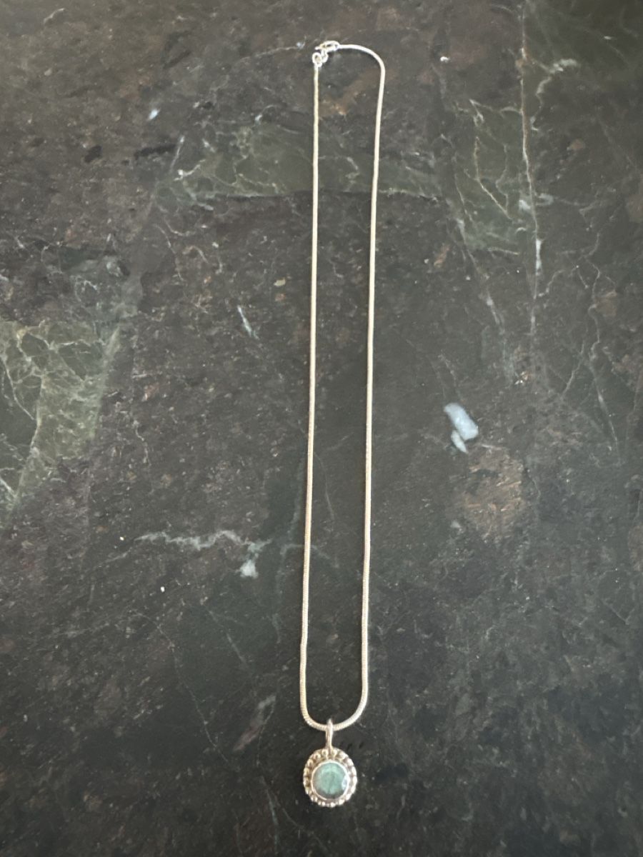 Catenine: Silberkette mit Labradorit-Anhänger – Nuovo (secondo la descrizione) da Pfäffikon ZH venduto da Shona