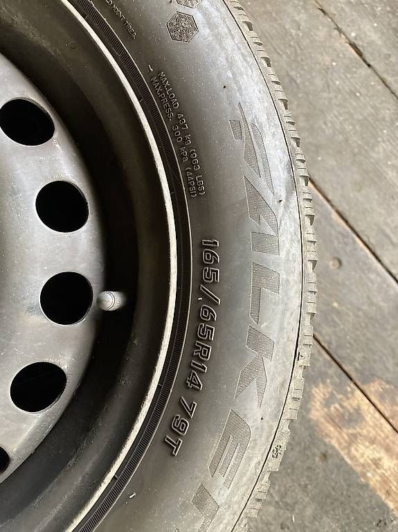 Pneus & Roues: Satz Winterräder 165/65 R14 – D'occasion à Langrickenbach par stossero71 1