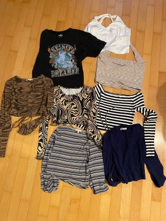 8 Shirts, Mädchen, Grösse M/L, kurz geschnitten (bauchfrei).