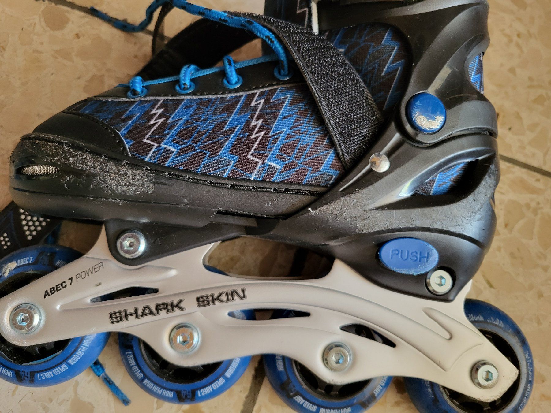 Pattini in linea & Pattini a rotelle: Kinder Inlineskates mit Gebrauchsspuren – Usato da Pfäffikon SZ venduto da Ch_kaiser 1