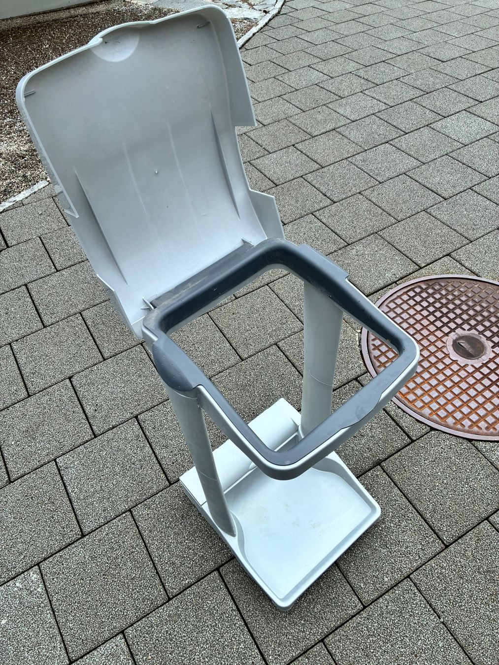 Cestini per rifiuti: Kehricht Sackhalter, 60 Liter – Usato da Horw venduto da adler65 4