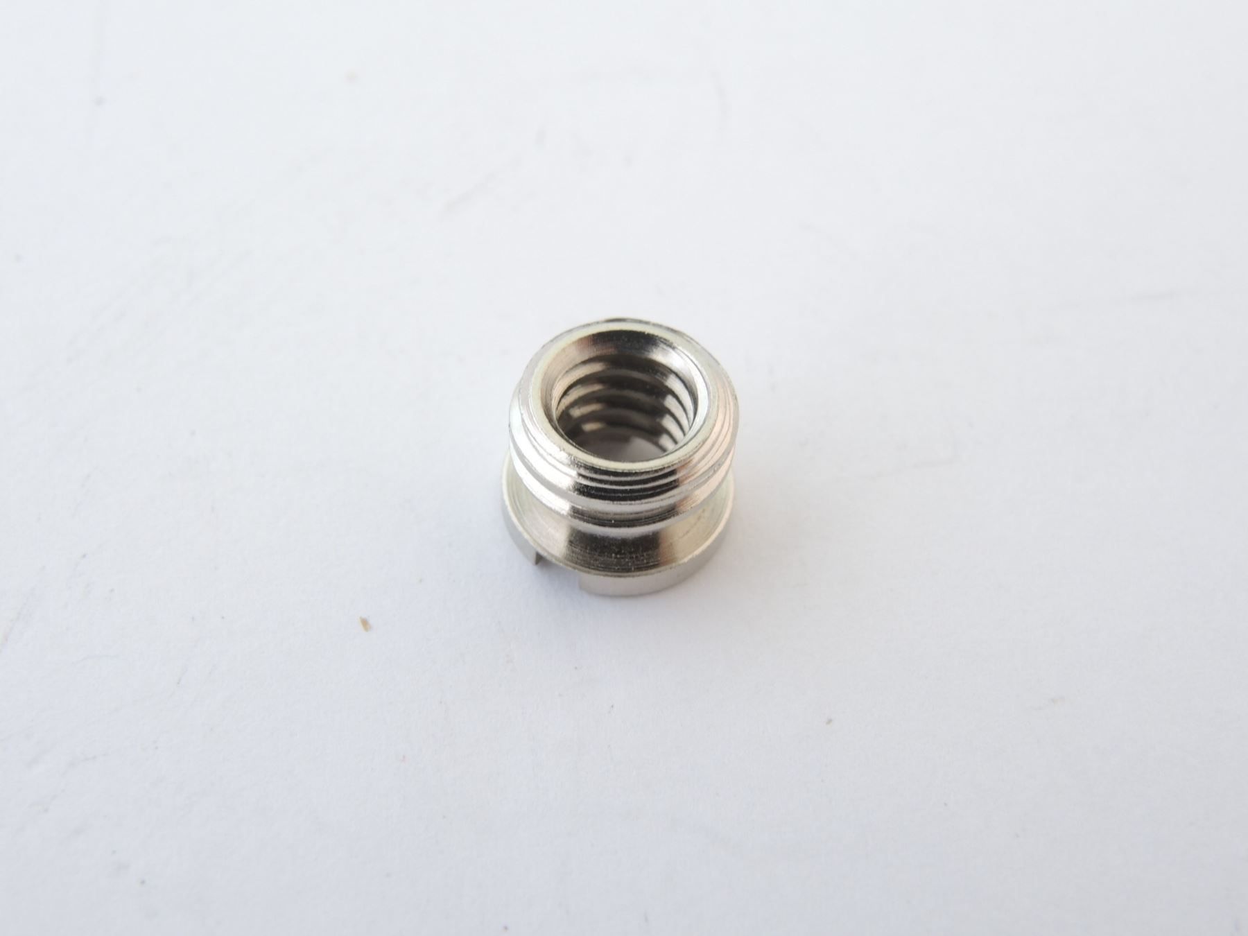 Treppiedi & Teste: Stativadapter 1/4" auf 3/8" – Nuovo (secondo la descrizione) da Erlinsbach venduto da foto_5018