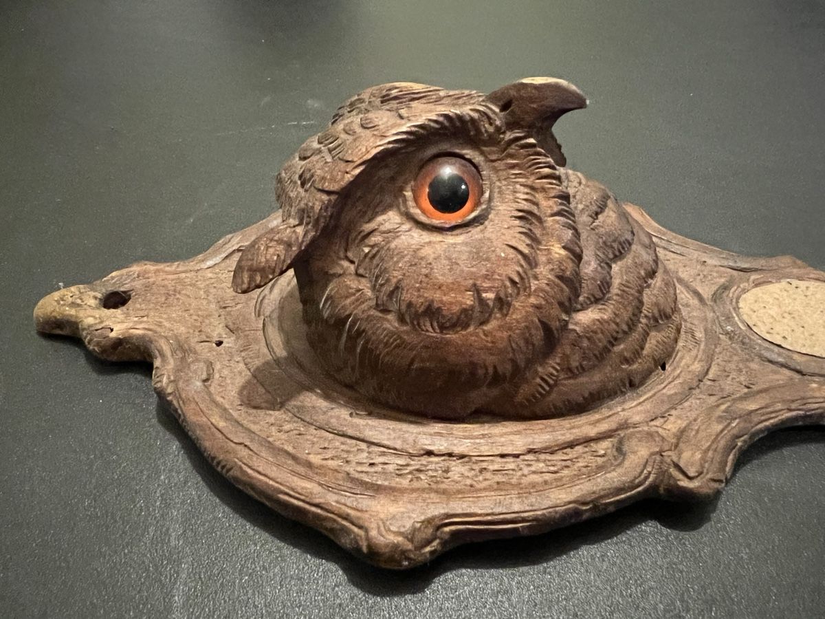 Tutte le decorazioni: antiker Zündholzhalter aus Holz mit Glasaugen. Eule – Usato da Lyss venduto da Schmuggler 2