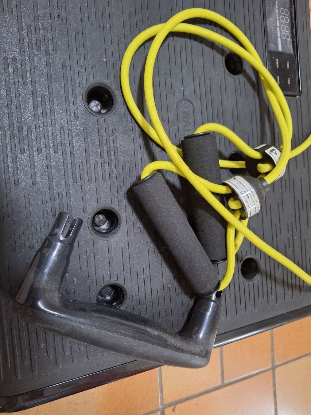 Aldi Hometrainer: Crane Vibrationsplatte SP-V005-4 – Usato da Allschwil venduto da Novi1 2