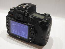 Nikon D90 Spiegelreflexkamera Body mit 2 Akkus