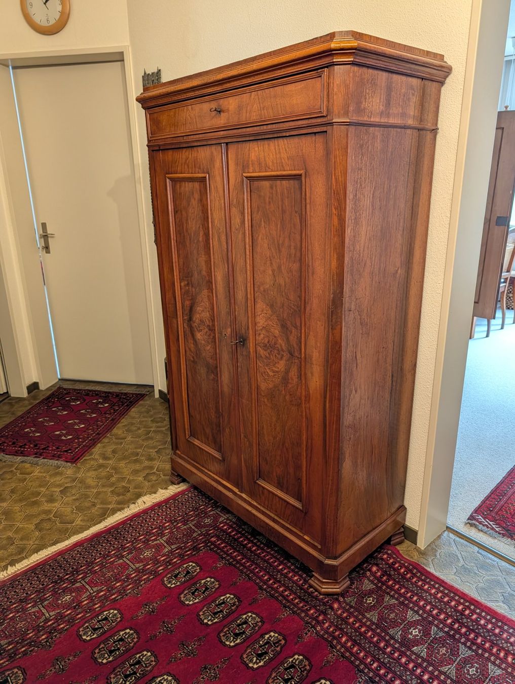 Schränke: Antiker Schrank – Gebraucht aus Basel von irz_5qk6 2