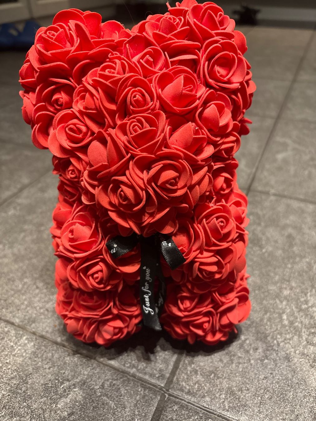 Tutte le decorazioni: Rosenbär rot mit Band – Usato da Andwil SG venduto da schmei