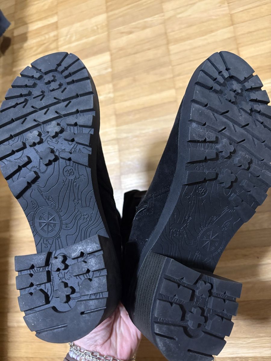 Damenschuhe: Eleganti stivaletti neri scamosciati – Gebraucht aus Novazzano von jen_hx8j 2