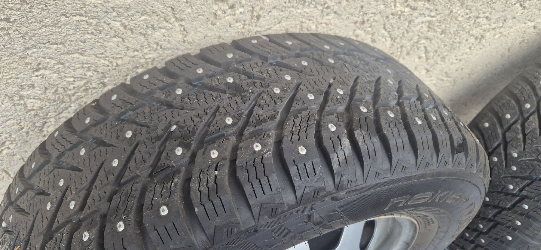 Pneumatici & Ruote complete: Dacia Duster Stahlfelgen mit Spikes  – Usato da Oberhofen Thun'see venduto da Minu_85 1