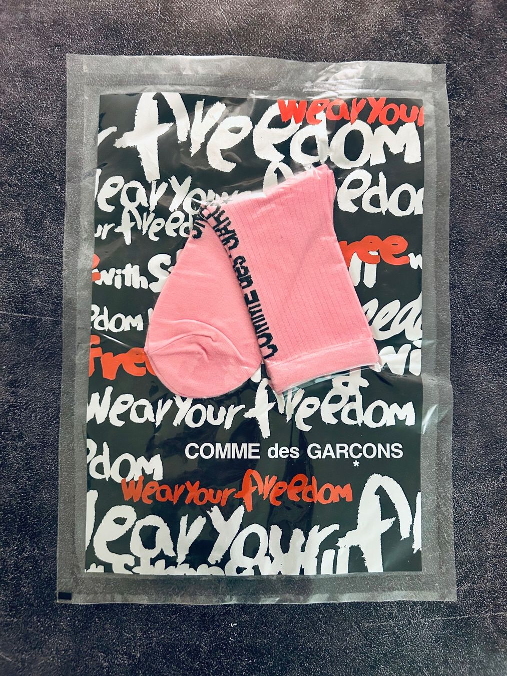 Calze: Cotton Ribbed Knit Logo Print Socks Comme des Garçons – Nuovo e nell'imballaggio originale da Zürich venduto da Ferienan
