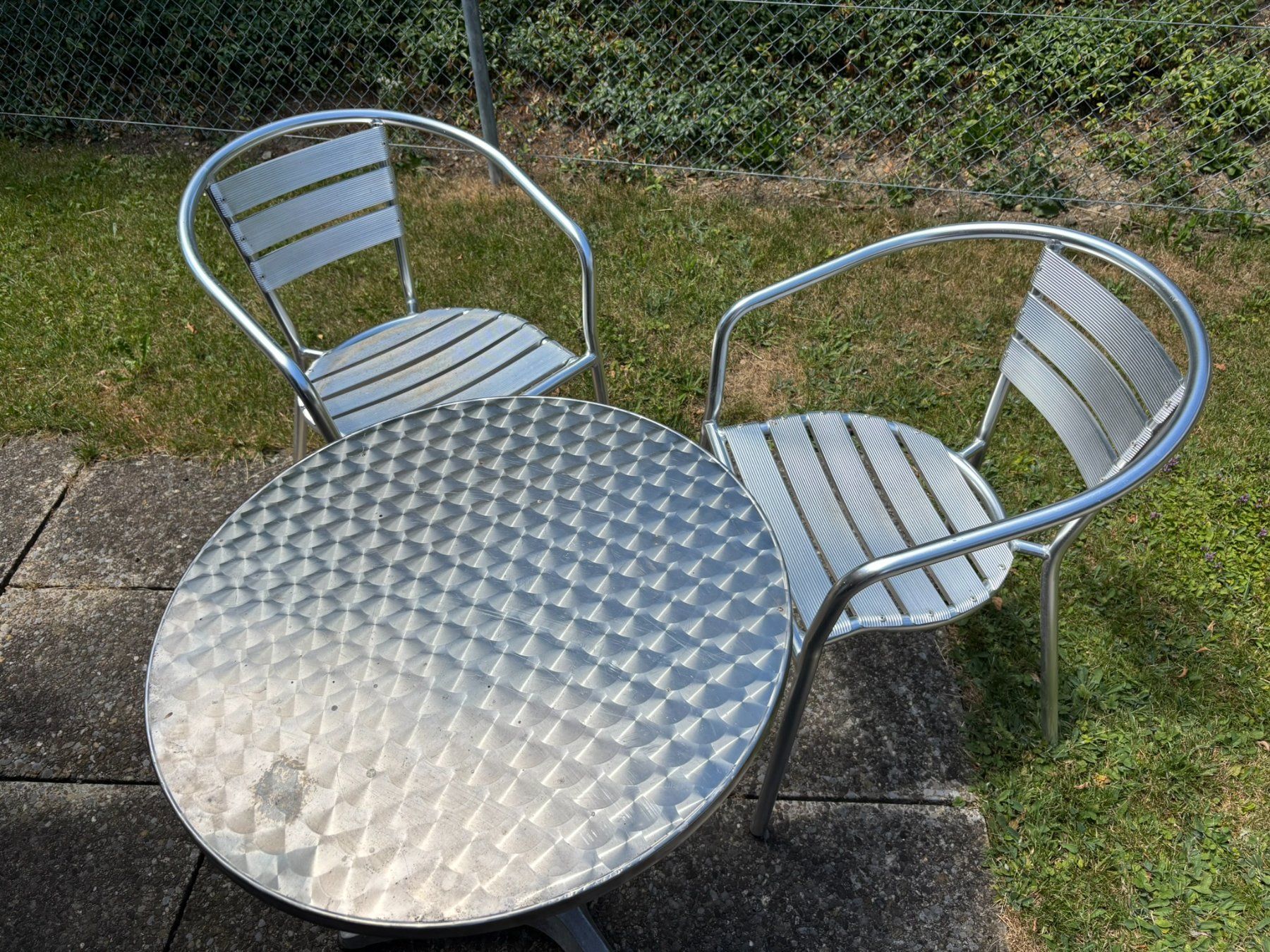 Set di tavolo e panche: Bistrotisch / Gartentisch mit zwei Stühlen – Usato da Grüningen venduto da Teppich1