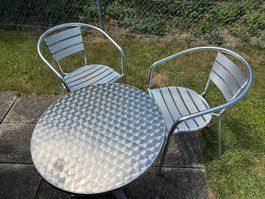 Bistrotisch / Gartentisch mit zwei Stühlen