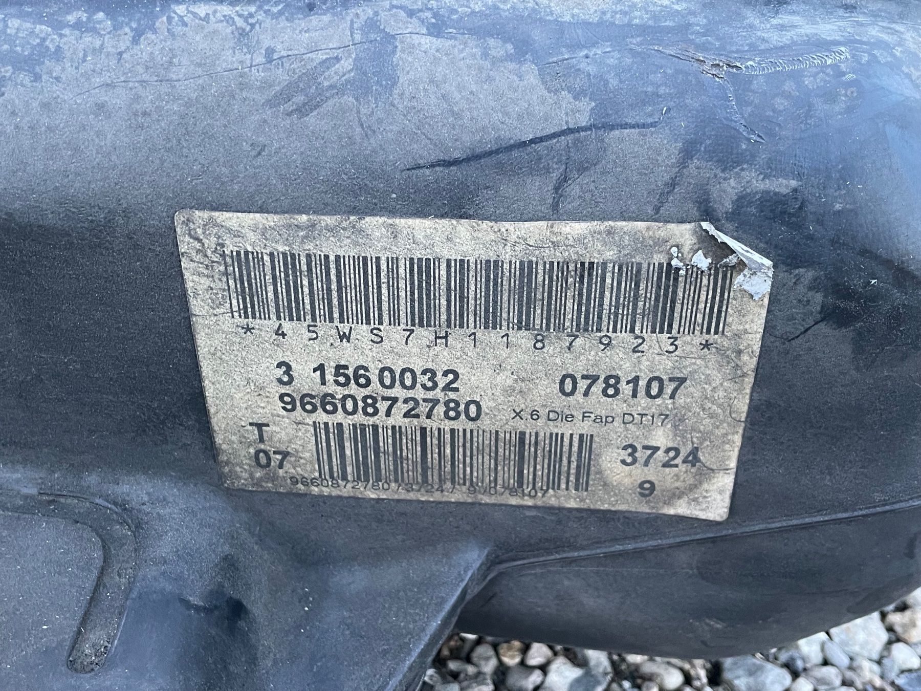 Citroën Tutti pezzi di ricambio auto: Tank zu Citroën C6 2.7 HDI – Difettoso da Gletterens venduto da XBHS7412 2