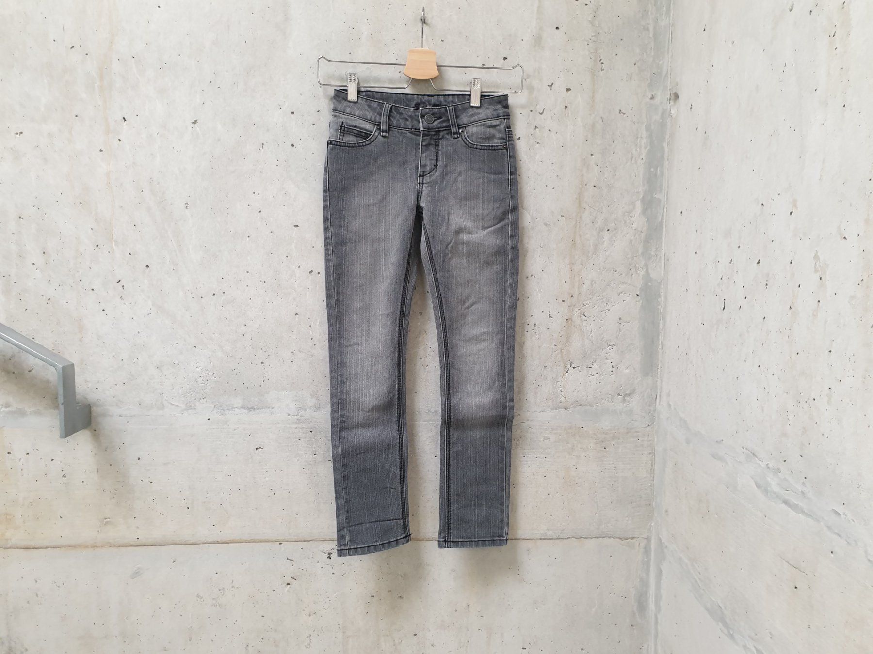 Pantaloni: Jeans Inside, gris denim, fille, taille 128 – Usato da Fribourg venduto da fripons