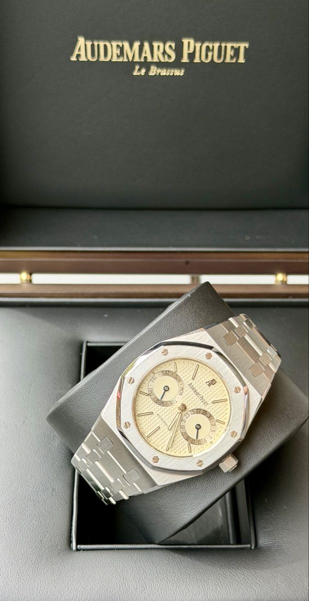 Audemars Piguet Orologi: Very RARE AP Royal Oak Cream Automatic – Usato da Zürich venduto da WATCHROOM 4